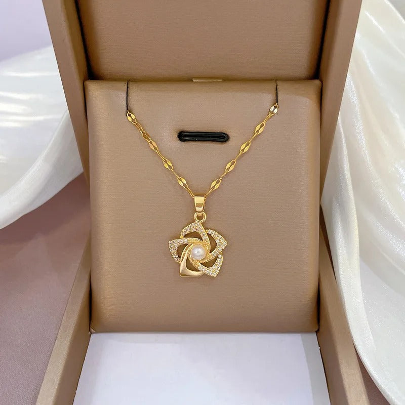 GARGANTILHA FLORES BANHADA EM OURO 18K
