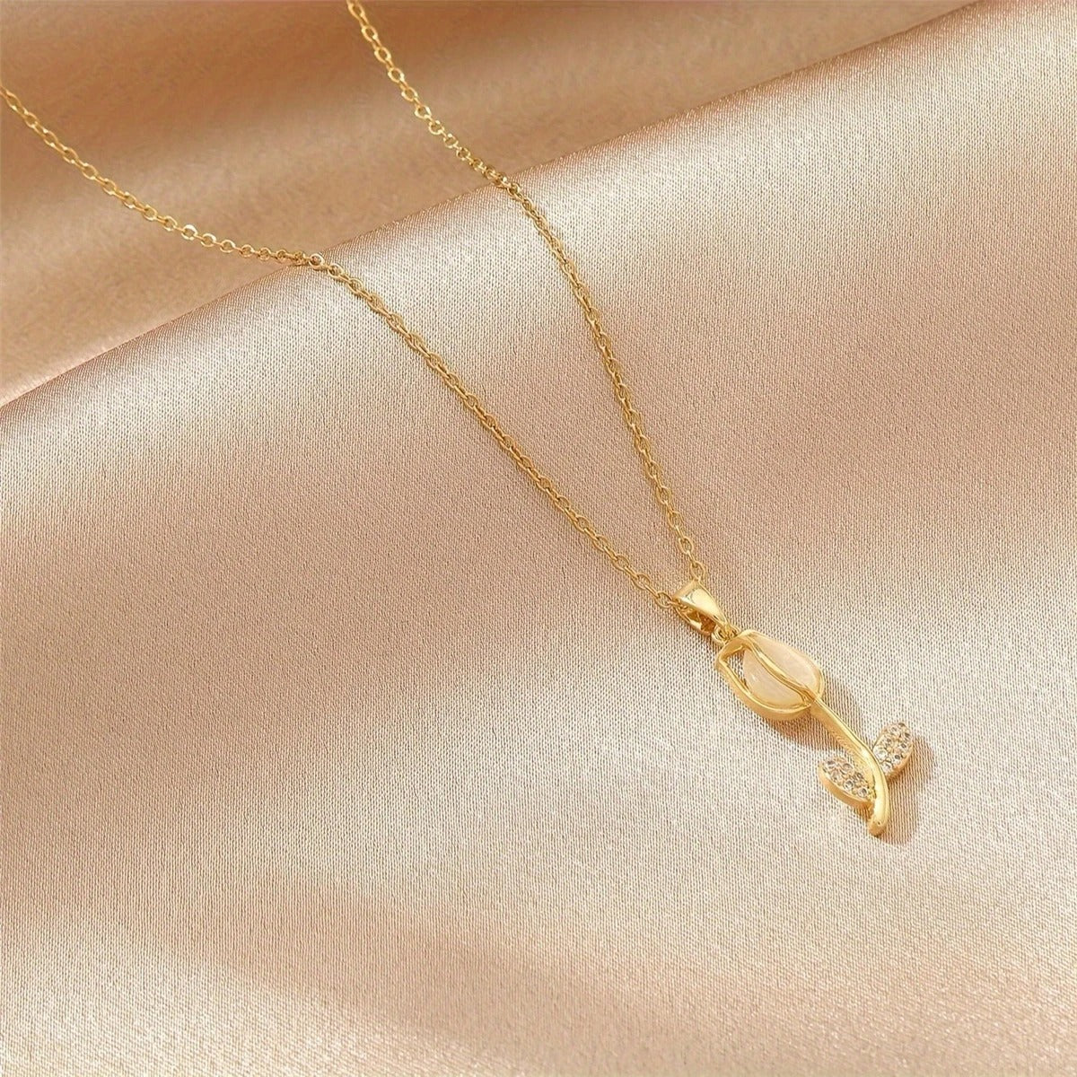 GARGANTILHA TULIPA BANHADA EM OURO 18K